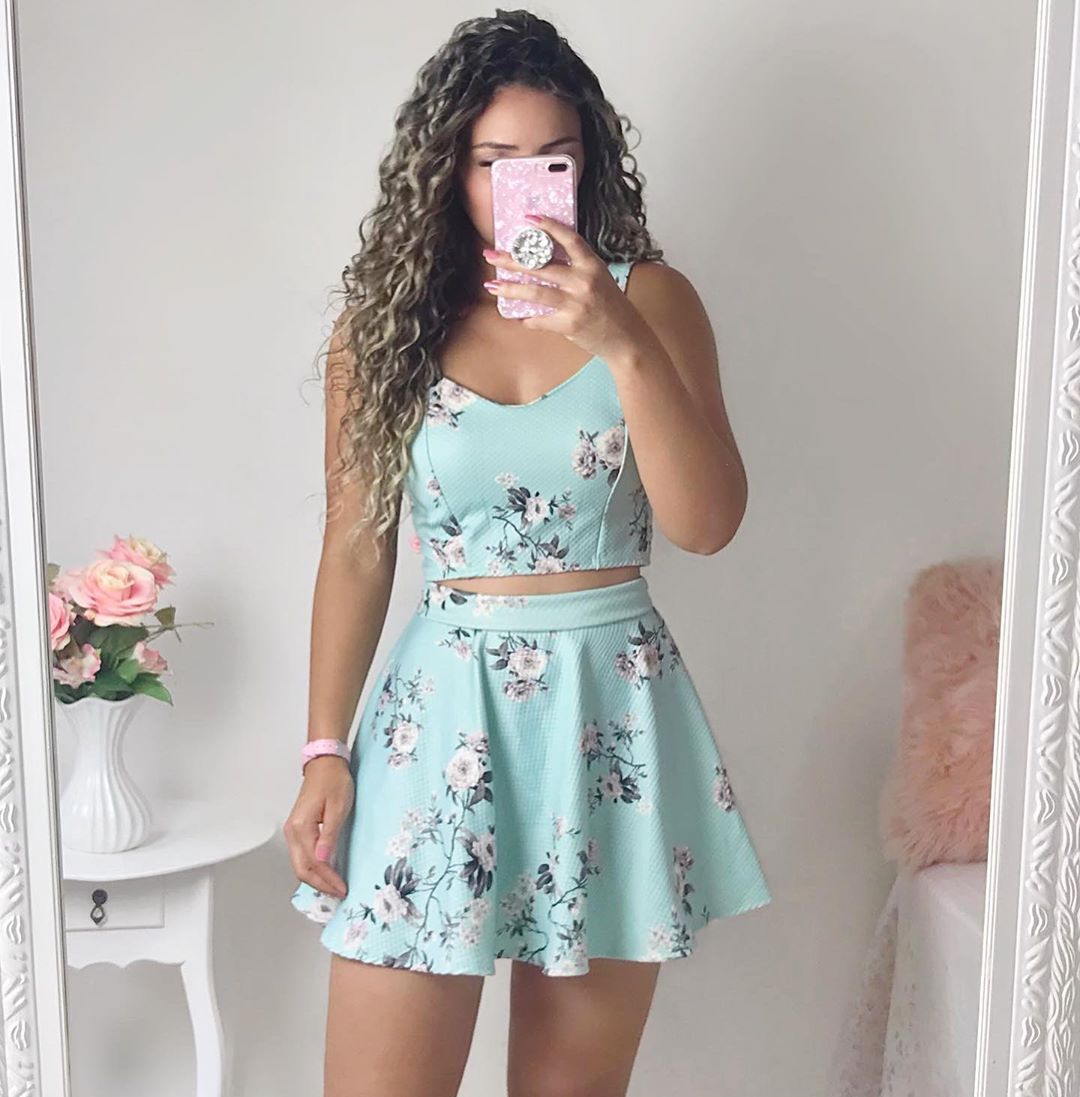 conjuntos de roupas saia e cropped